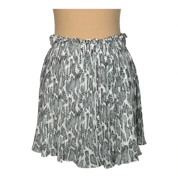 She+Sky Snake Print Smocked Skort Medium - Picture 2 of 7